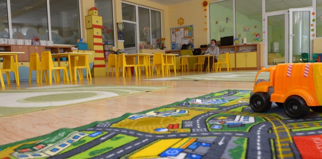 Обявиха свободните места в детските градини и яслите в София